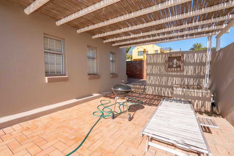 8 Bedroom Property for Sale in Middedorp Western Cape